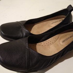 Naturalizer Women's Creston Flat,Black Leather,6 XW